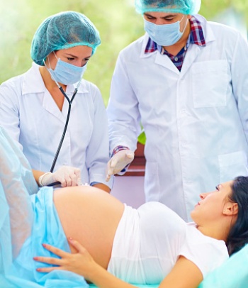 Lindja vaginale. Azitromicina ul rrezikun për sepsis dhe vdekshmërinë materne 